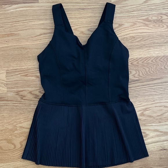 Lululemon NWOT City Tank (8) - Picture 2 of 16